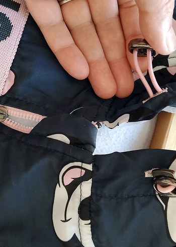 Renkli Baskılı Kapüşonlu Kız Mont - Görsel 4