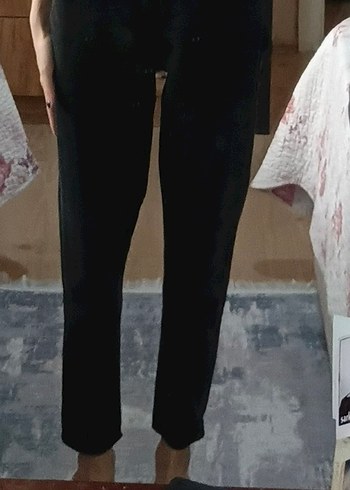 Siyah Kadın Kemerli Düz Paça Kot Pantolon