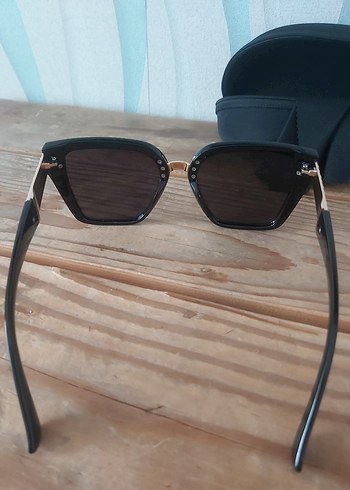 Burberry Klasik Siyah Tokalı Kadın Güneş Gözlüğü