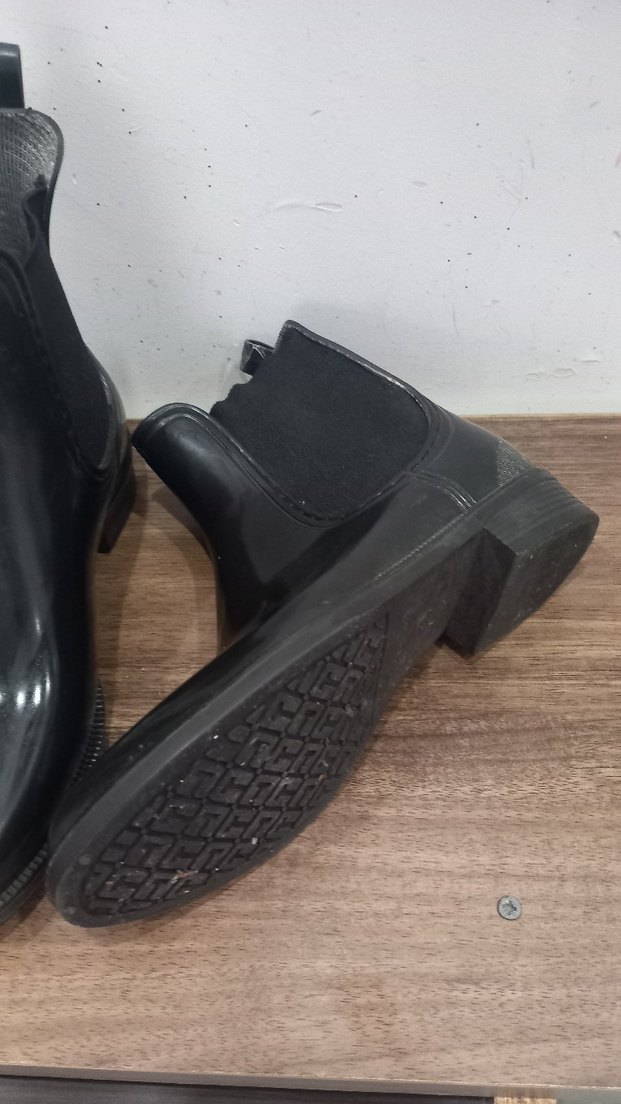 Siyah Kauçuk Kadın Botları Tokalı - Görsel 2