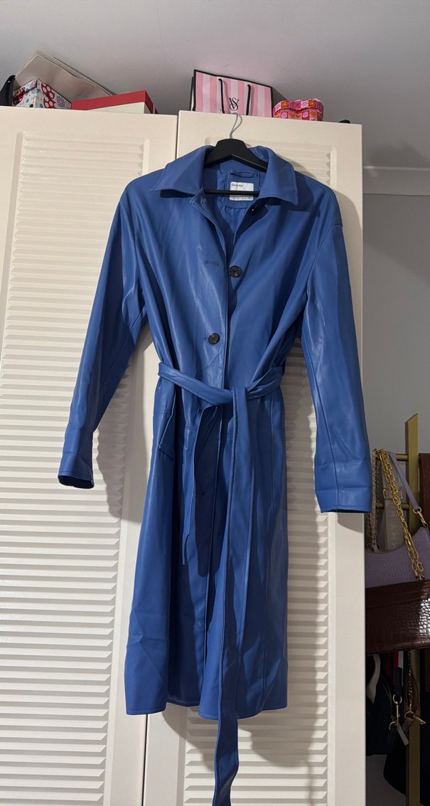 Mavi Deri Kemerli Uzun Trençkot - Görsel 2