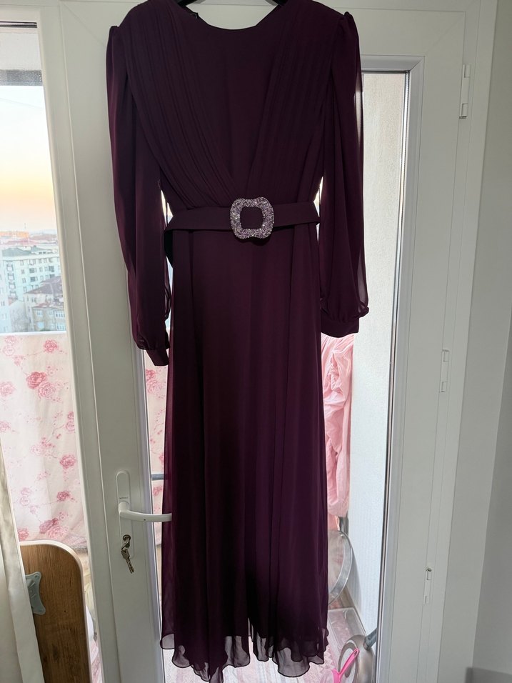 Kemer Detaylı Uzun Mor Kadın Tesettür Abiye Elbise - Görsel 5