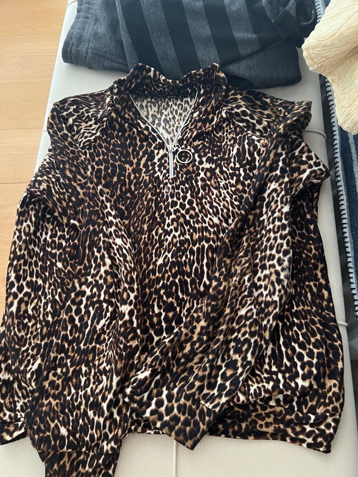 Kahverengi Leopar Desenli Kadın Bluz - Görsel 3