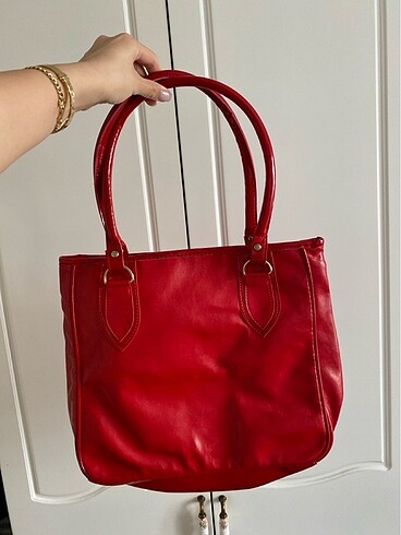 Kırmızı çanta