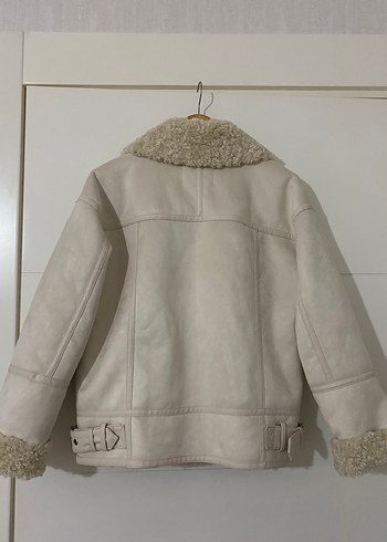 Stradivarius Krem Bej Kürklü Biker Mont - Görsel 9