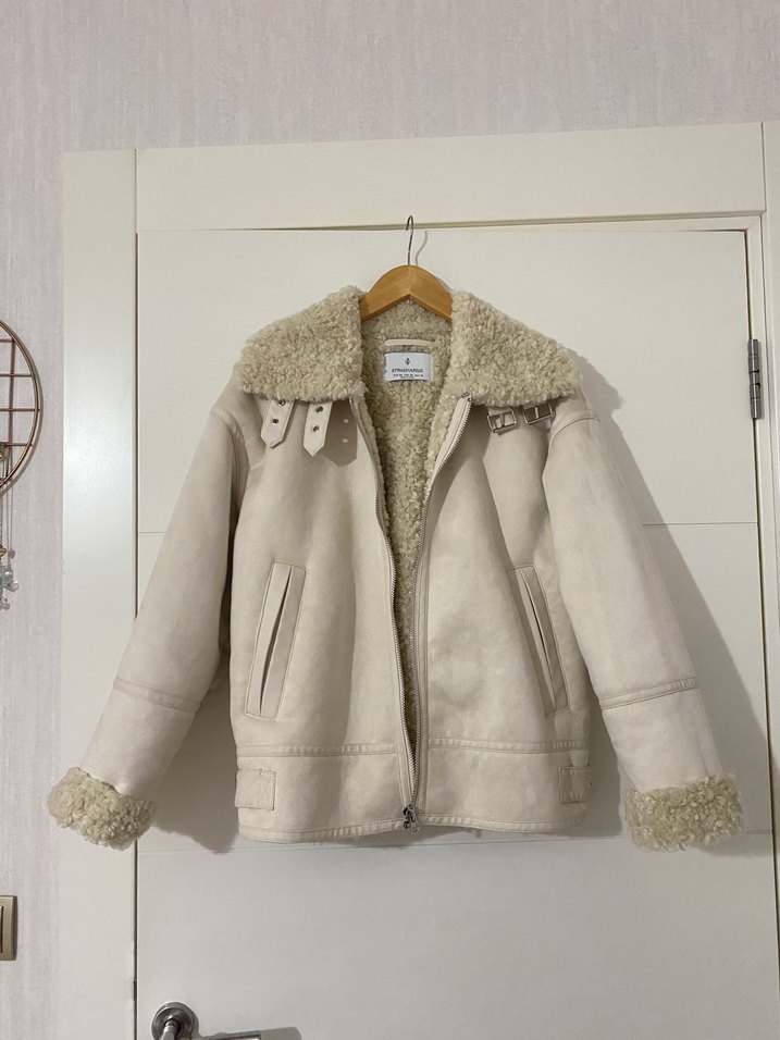 Stradivarius Krem Bej Kürklü Biker Mont - Görsel 2