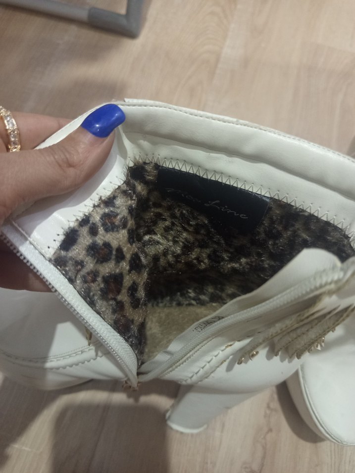 Beyaz Püsküllü Yüksek Topuklu Kadın Bot - Görsel 4