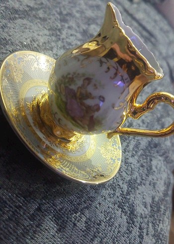 Parlak Altın Renkli Porselen Fincan ve Tabak - Görsel 2