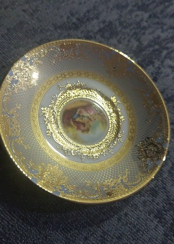 Parlak Altın Renkli Porselen Fincan ve Tabak - Görsel 3