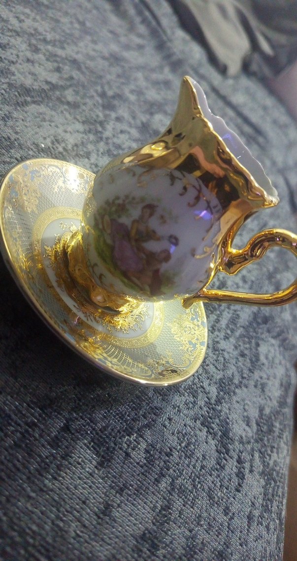 Parlak Altın Renkli Porselen Fincan ve Tabak - Görsel 2