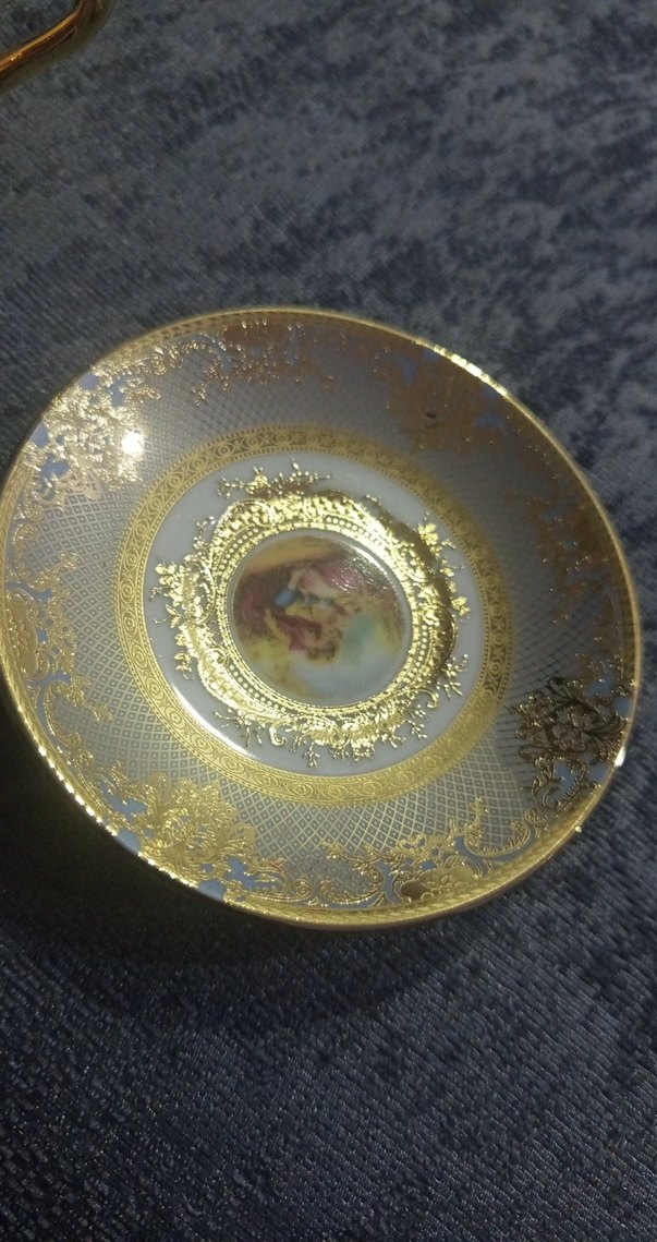 Parlak Altın Renkli Porselen Fincan ve Tabak - Görsel 3