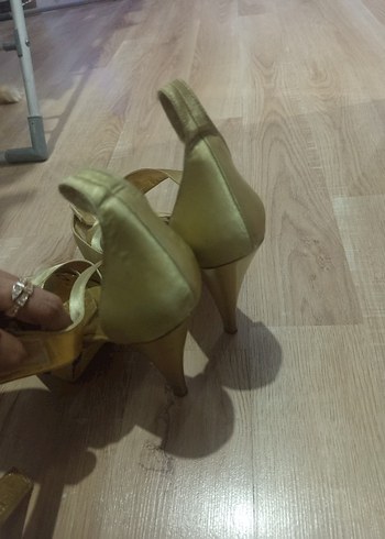 Altın Renkli Kadın Dolgu Topuklu Abiye Ayakkabı - Görsel 3