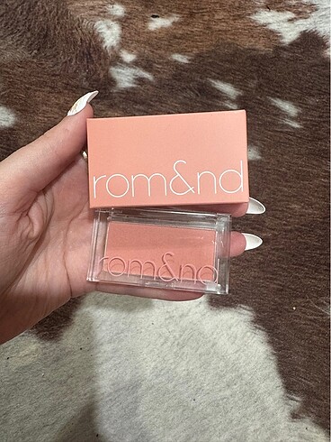 Rom&nd Allık C03 fig chip