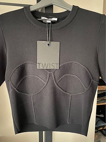 Twist Twist Tshirt