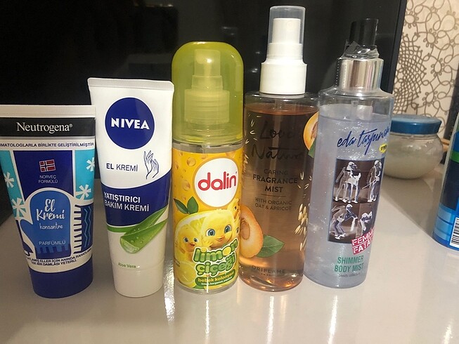 Az kullanıldı vücut spreyi
