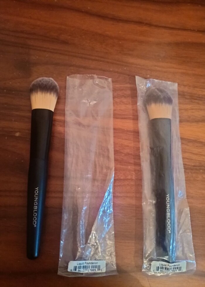 Youngblood kılları patentli fondöten fırçası - Görsel 2