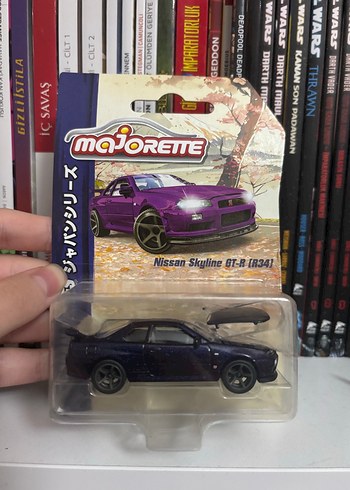 Majorette Nissan Skyline GT-R (R34) chase model