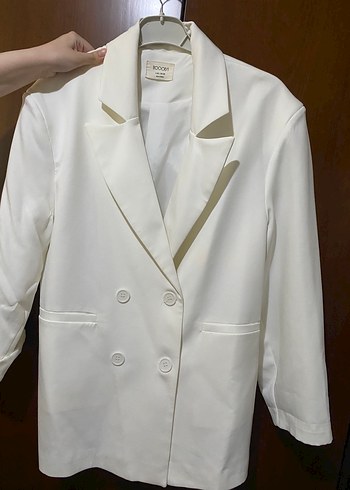 Beyaz Düğmeli Kadın Blazer Ceket