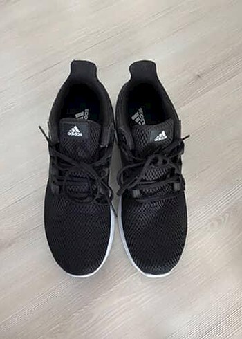 Adidas Siyah Bağcıklı Spor Ayakkabı