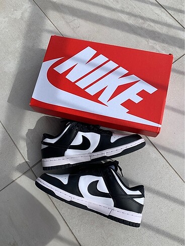 Nike dunk low panda black white