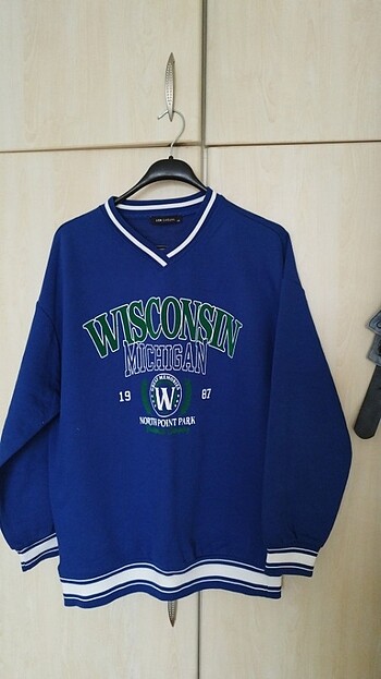 Sweatshirt