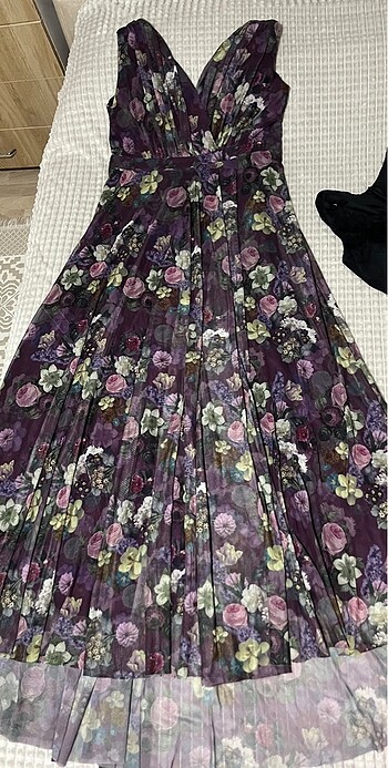 Mor çiçekli abiye elbise - Görsel 5