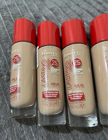 Beden Rimmel london fondöten 200 soft beige