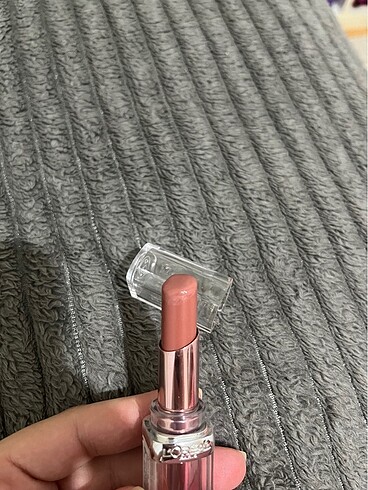 Beden ten rengi Renk Loreal color riche shine ruj 642