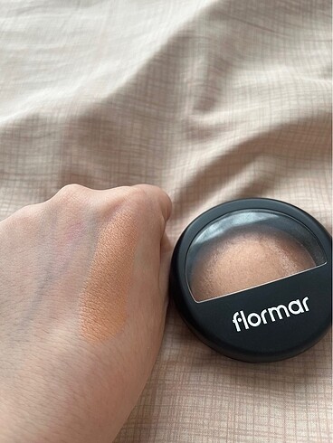 Flormar sedefli aydınlatıcı allık