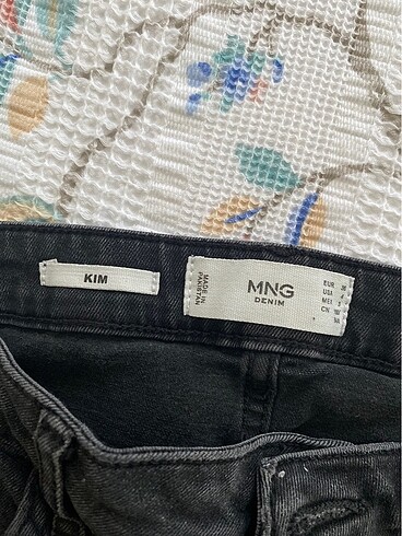 36 Beden siyah Renk Mango jean