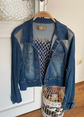 Dantel Detaylı Nakışlı Mavi Denim Ceket