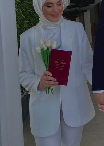 Kadın Beyaz Saten Kumaşlı Uzun Kollu Ceket - Görsel 3