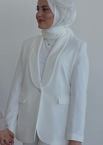 Kadın Beyaz Saten Kumaşlı Uzun Kollu Ceket - Görsel 2