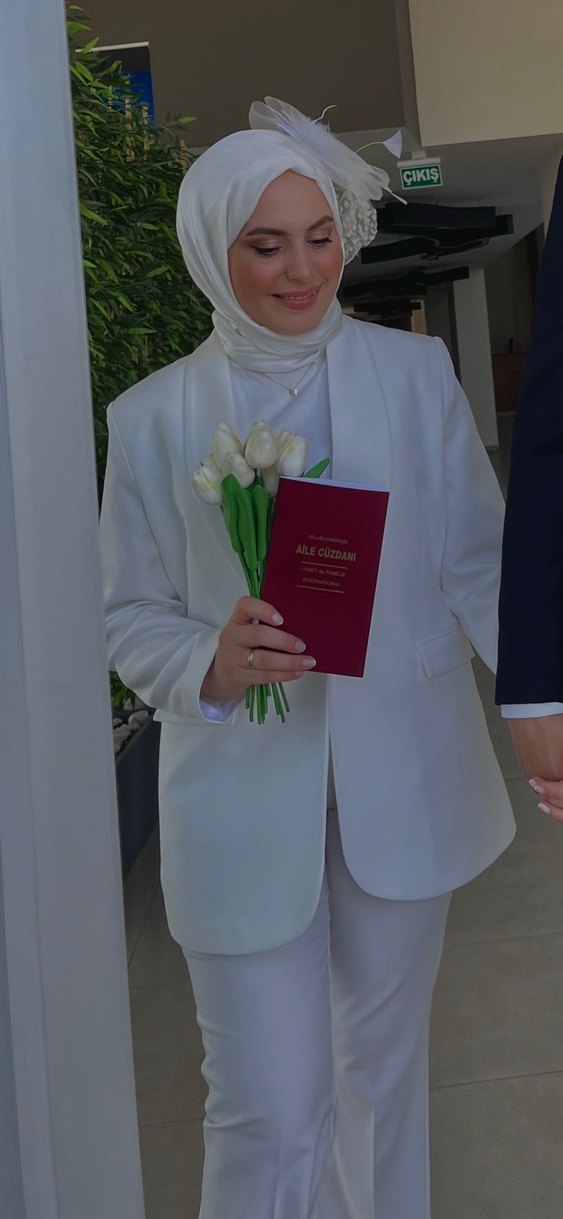 Kadın Beyaz Saten Kumaşlı Uzun Kollu Ceket - Görsel 3