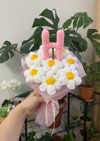 Solmayan çiçek buketi papatya harf