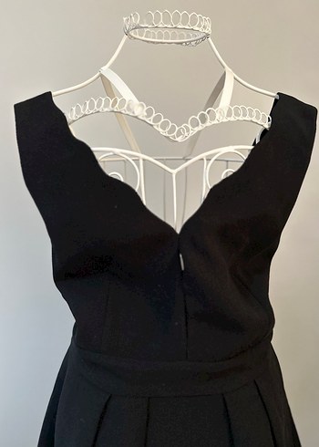 Mango - Kadın Siyah V Yakalı Pilili Midi Elbise - Görsel 4