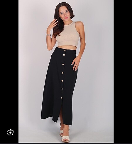 Siyah önü düğmeli midi etek