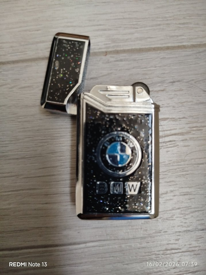 BMW Logolu Parlak Siyah Çakmak - Görsel 2