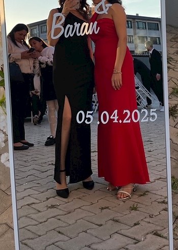 Kırmızı Tek Omuz Broş Detaylı Yırtmaçlı Uzun Abiye Elbise S Bede - Görsel 3