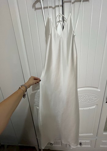Zara Beyaz V Yakalı Uzun Saten Elbise