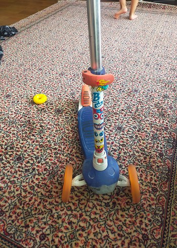 Çocuklar için renkli üç tekerlekli scooter - Görsel 8