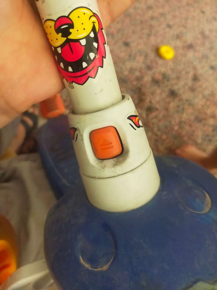 Çocuklar için renkli üç tekerlekli scooter - Görsel 4