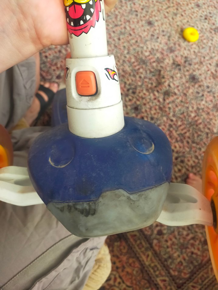 Çocuklar için renkli üç tekerlekli scooter - Görsel 3