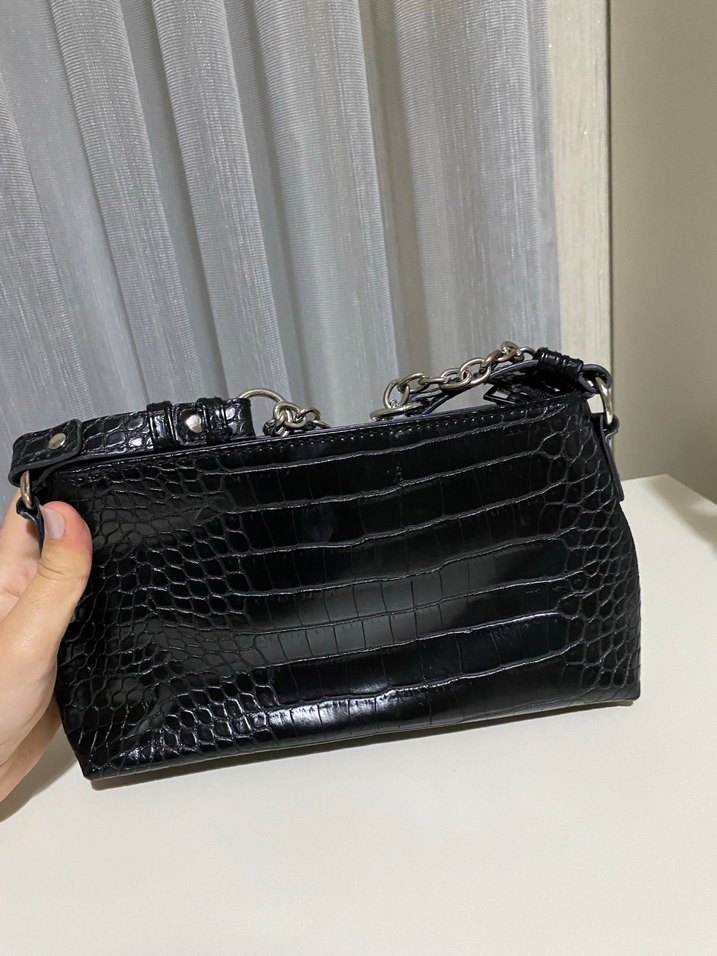 Siyah Yılan Derisi Desenli Fermuarlı Kadın Çanta - Görsel 2