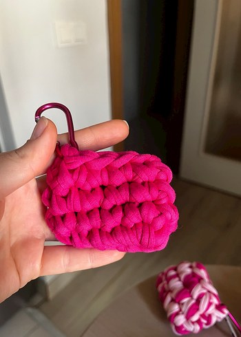 Pembe Elastik Kadın Anahtarlık AirPods kılıf - Görsel 4