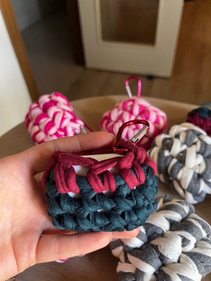 Pembe Elastik Kadın Anahtarlık AirPods kılıf - Görsel 5