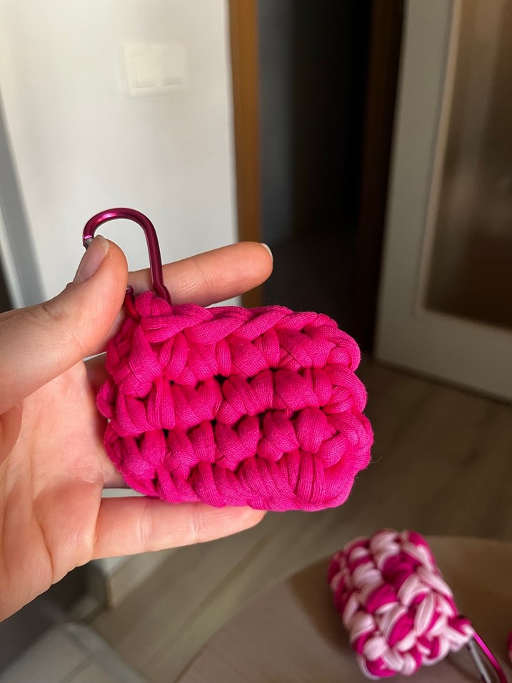 Pembe Elastik Kadın Anahtarlık AirPods kılıf - Görsel 4