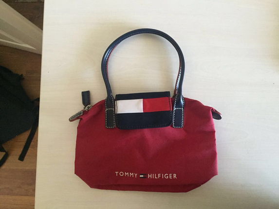 xs Beden kırmızı Renk Tommy Hilfiger minik boy canta