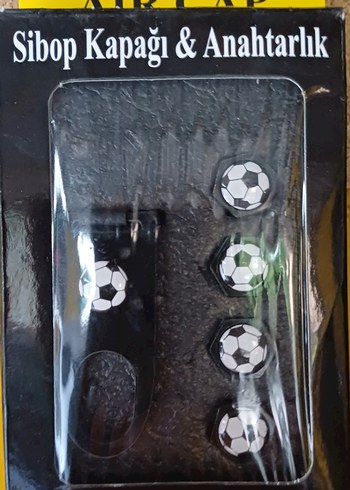 Futbol Topu Desenli Siyah Anahtarlık ve sibop Kapağı takımı