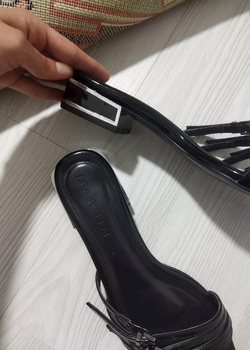 Siyah Tokalı Topuklu Kadın terlik - Görsel 3